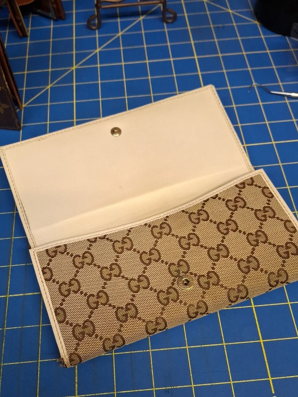 Gucci Cream Brown GG Signature Continental Wallet Gold Logo